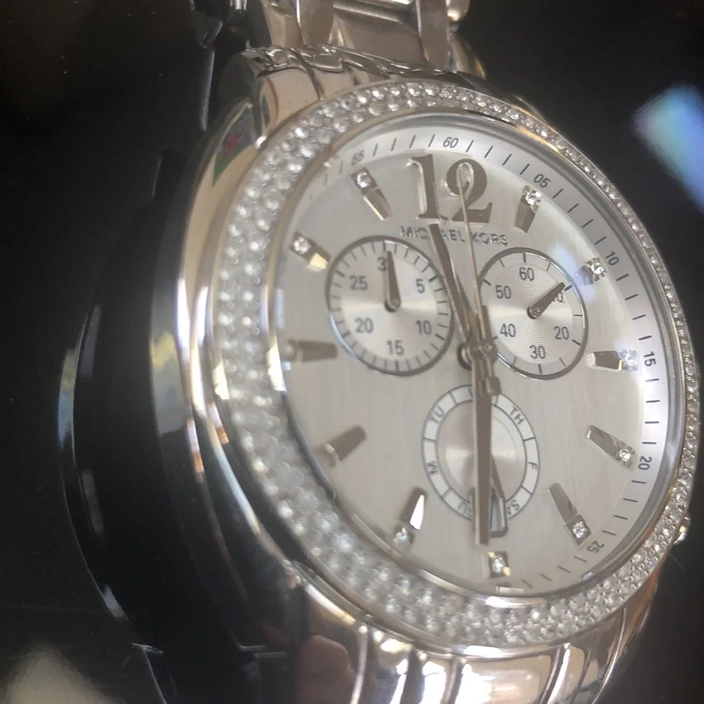MICHAEL KORS WATCH- needs battery- small wrist